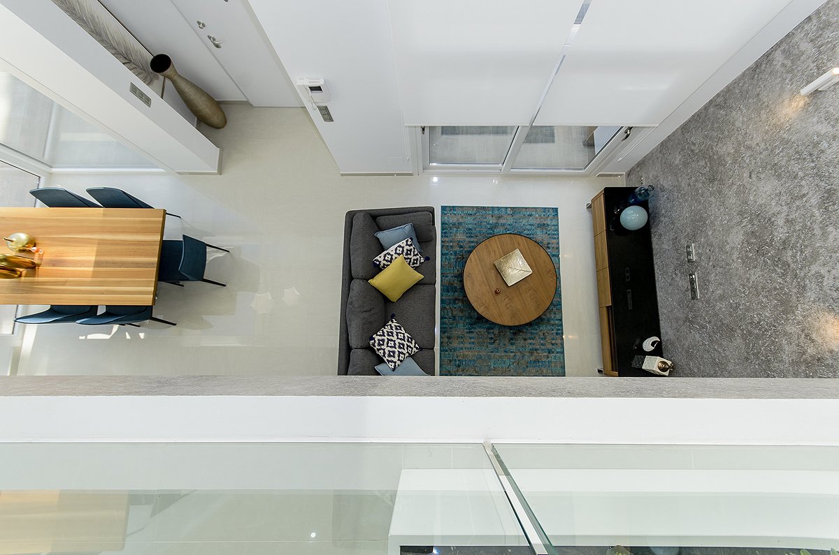 For sale a 116 sq.m. villa with a 200 sq.m. plot, which includes a garden and a private swimming pool measuring 10 x 5. The villa consists of three fl