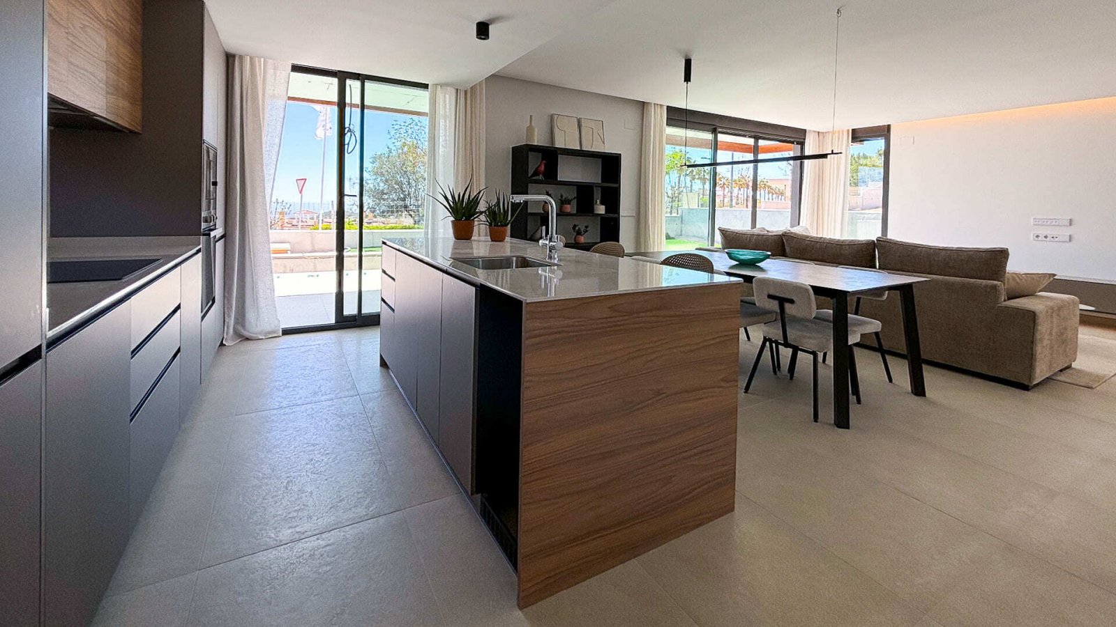 Introducing a new villa with sea and mountain views in the city of Polop. The Bay View complex is located in Polop de la Marina (Costa Blanca). Polop 