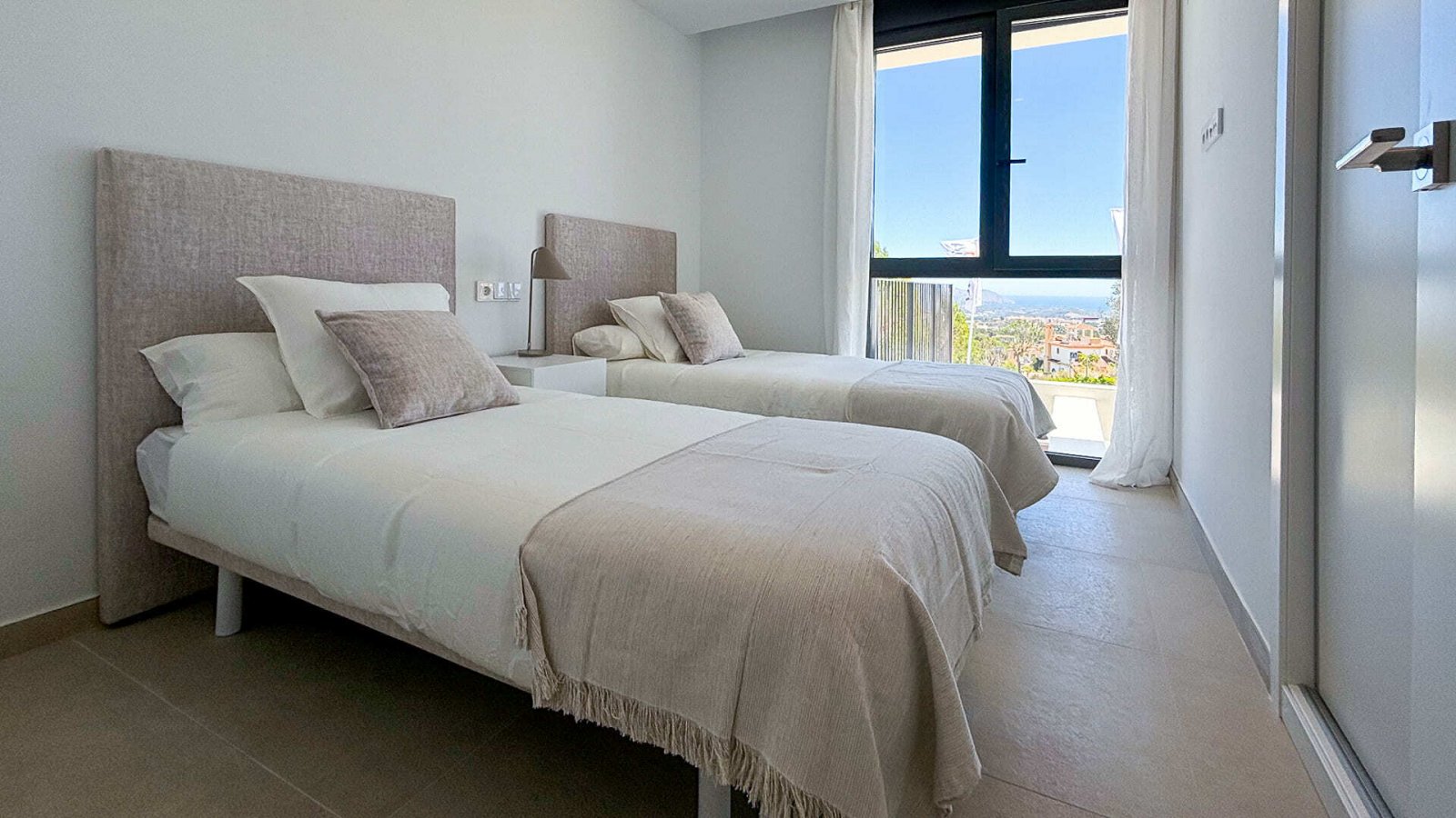 Introducing a new villa with sea and mountain views in the city of Polop. The Bay View complex is located in Polop de la Marina (Costa Blanca). Polop 