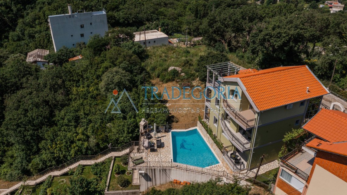 <h2>description</h2><p>Your piece of paradise in picturesque Montenegro</p><p> We present to you a magnificent house, surrounded by greenery, located 