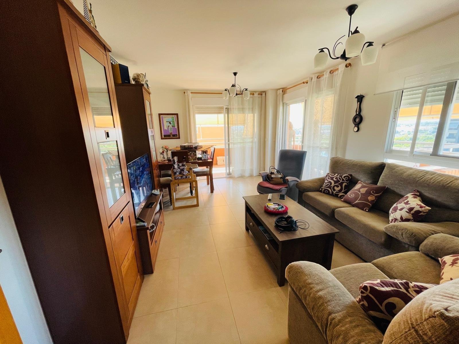  Apartment with spectacular views of the sea and Alicante, located in PAU 5, the most coveted area of ​​Alicante,The house has a very spacious and bri