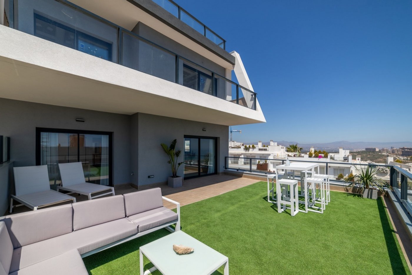 NEW APARTMENTS FOR SALE IN GRAN ALACANT, AT 20 MINUTES FROM ALICANTE and ELCHE, COSTA BLANCA~ ~ New development with 170 apartments in Gran Alacant, w