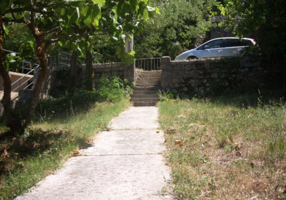 House area 150 sq.m.The area of ​​the site is 850 sq.m.Bedrooms 4Distance to the beach 10 m.The house consists of two separate apartments, and is l...