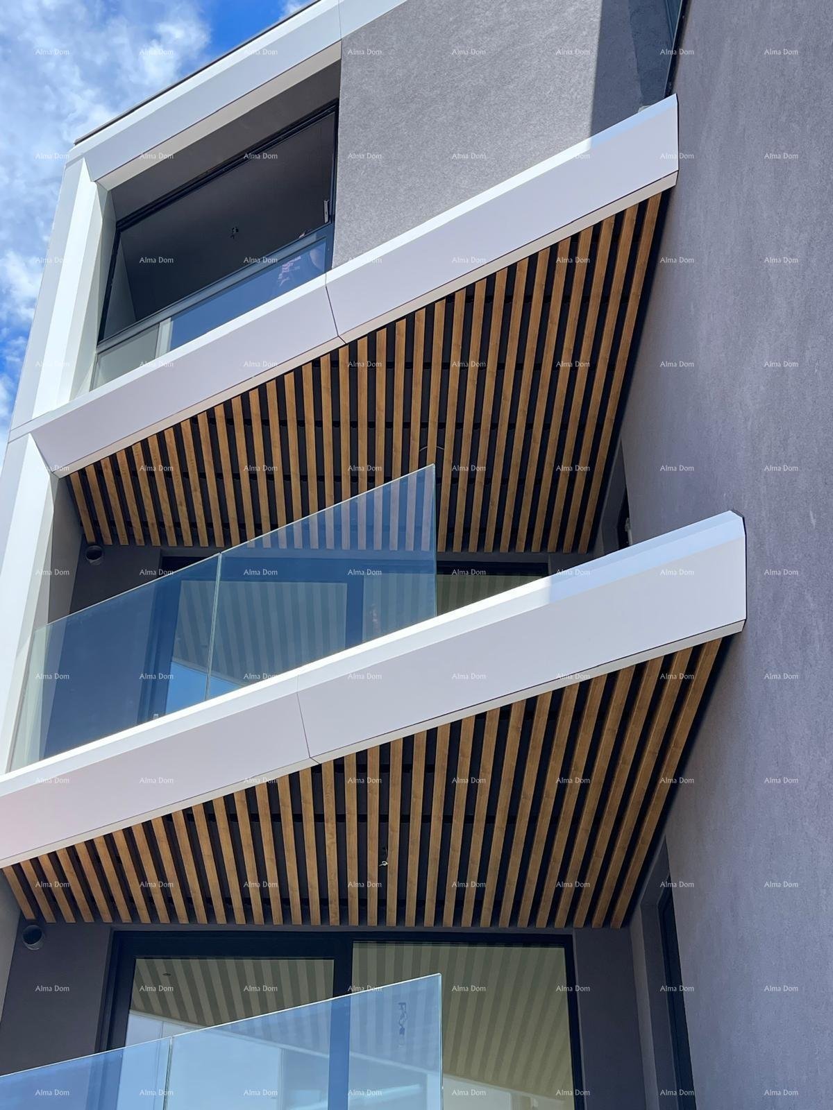 Wohnung Wohnungen zum Verkauf in einem Wohn- und Geschäftshaus mit Meerblick, Zentrum von Umag!