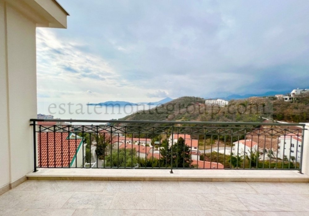 Budva Riviera, Przno district. Two bedroom apartmentDistance to the sea 700m.Area 120 sq.m.sea viewFloor - fourthThe house is not equipped with an ...