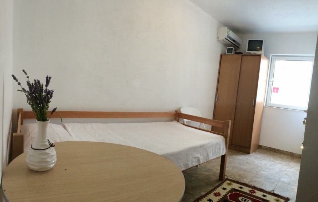 Mini hotel in Herceg Novi<br><br><p>Three-storey mini-hotel for sale in the area of Meljine, near the town of Herceg Novi. The building of the mini...