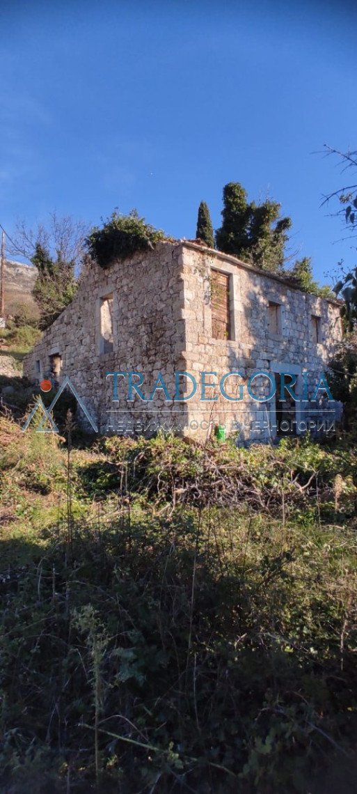 <h2>description</h2><p>Mediterranean-style stone house with sea views in Sutomore for sale A unique property with character and potential in the gr... 
