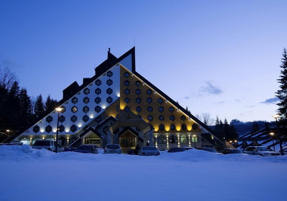 Kolasin Ski resort. A gated complex of twenty luxury villas

The altitude above sea level is 900m.

The distance to the sea is 300 km.

The buyer is e