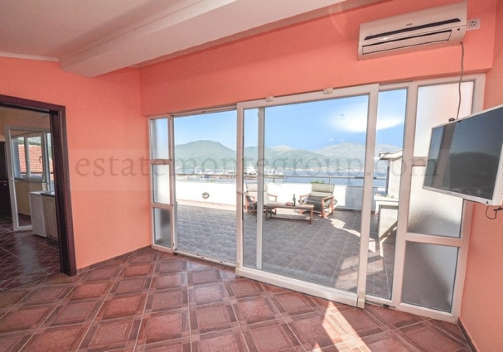 Description
Herceg Novi, Bijela district. Villa with swimming pool
The distance to the sea is 250m.
Sea view
The area of 260 sq.m., including:
- Livin