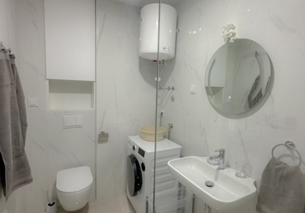 Budva Riviera, Becici district. New studio apartment in a new house with its own garageDistance to the sea 350mThe area is 34 sq.m.The fourth floor...