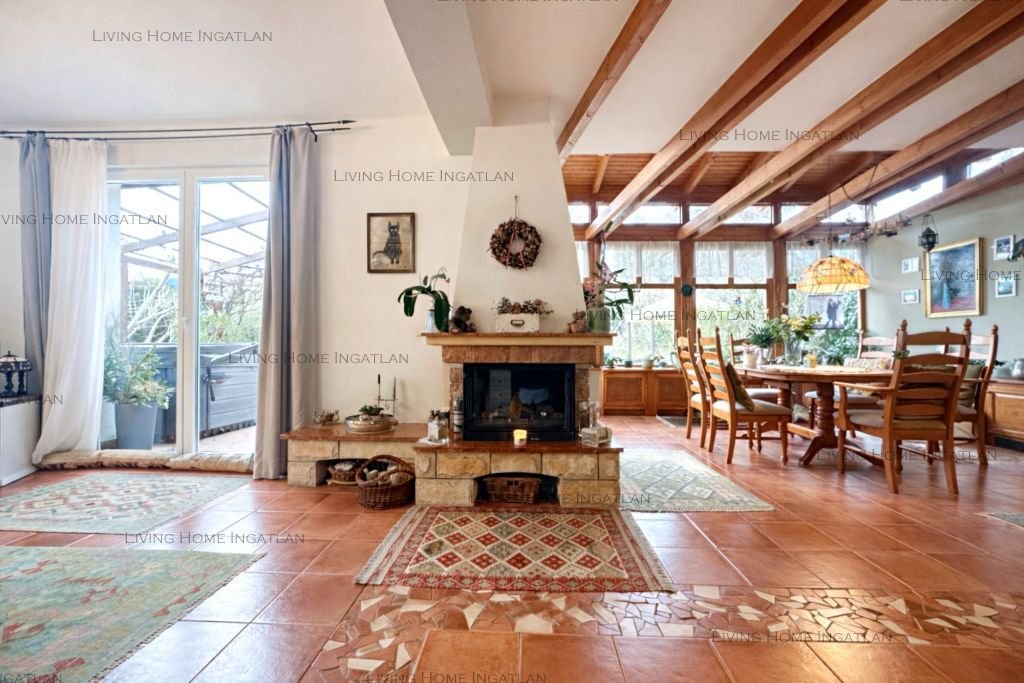 <p><strong>Természet közeli, különleges hangulatú otthon eladó Pilisborosjenőn!</strong></p>

<p>Nagykevélyre és az Ezüsthegyre panorámás, új építésű,