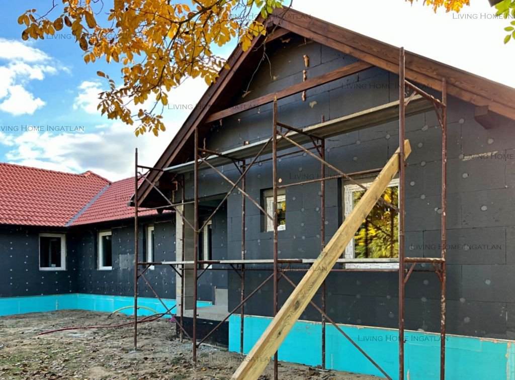 <p>Csobánkán netto 105 nm-es lakóterületű, egyszintes, új építésű ikerház 20 nm terasszal eladó.</p><p>Telek mérete: 662 nm.</p><p>Az ingatlan töké...