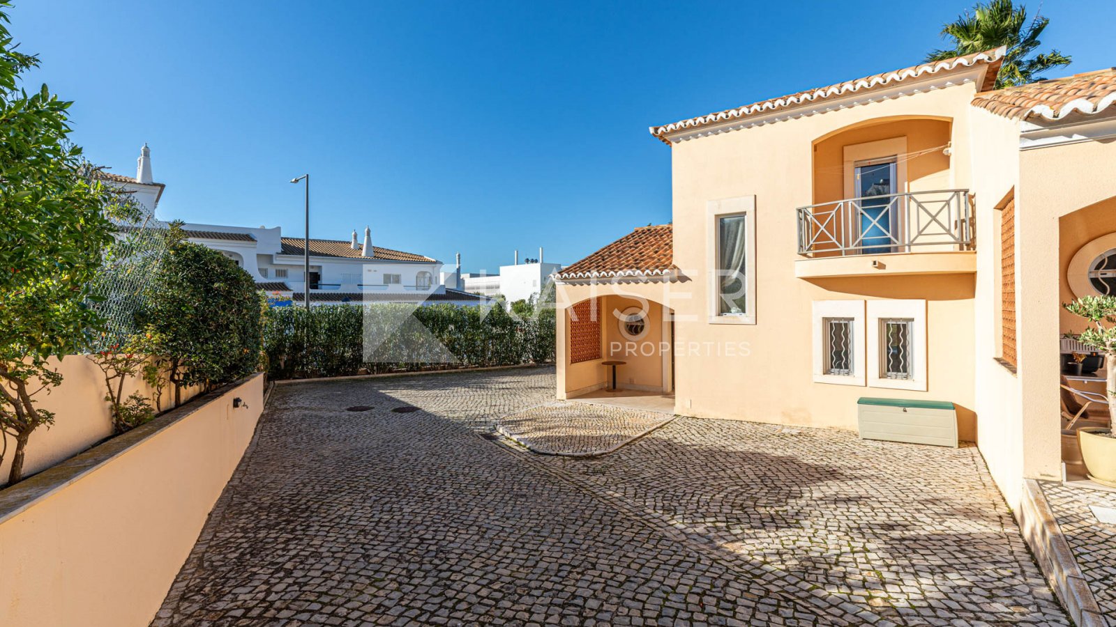 Virtual Tour | Video | Homestaging
Diese charmante Villa bietet die ideale Kombination aus Komfort, Bequemlichkeit und Ruhe. Strände, Restaurants, Sup