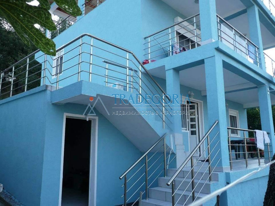 <p>A cozy house in the picturesque mountain area of Sutomore, Bar Province, Montenegro is offered for sale. Situated on a hill, with constant sea air  