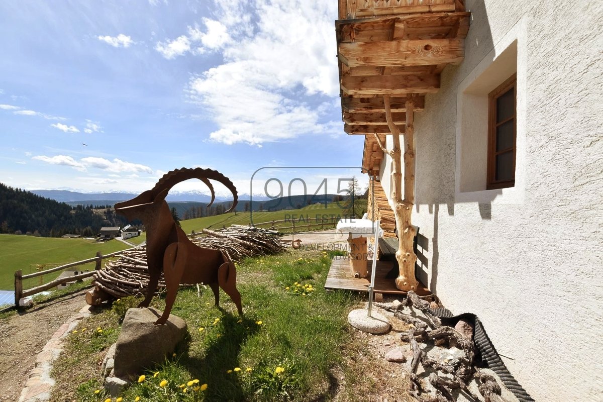 Restaurierter geschlossener Hof in traumhafter Panoramalage am Ritten - Südtirol