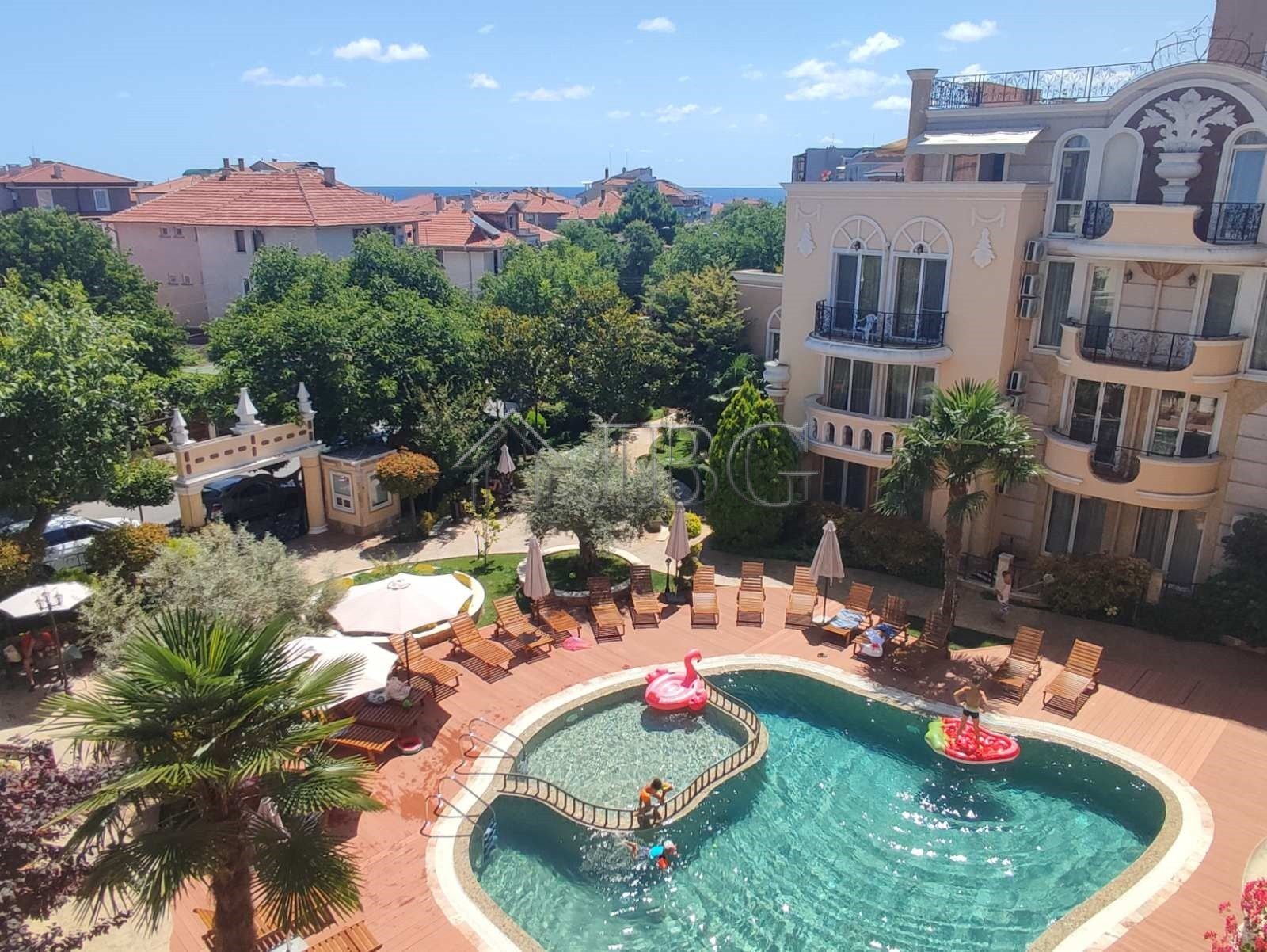 Ravda: 1-Bedroom Apartment with Pool View | Melia 8, Ravda | 100m from the Beach<br><br>For sale is a beautifully furnished 1-bedroom apartment, located on t 