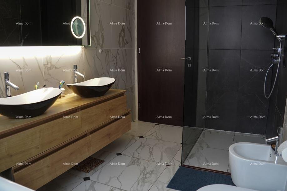 Wohnung Rovinj, Wohnung zu verkaufen, 120 m² im Haus, 100 m vom Meer entfernt