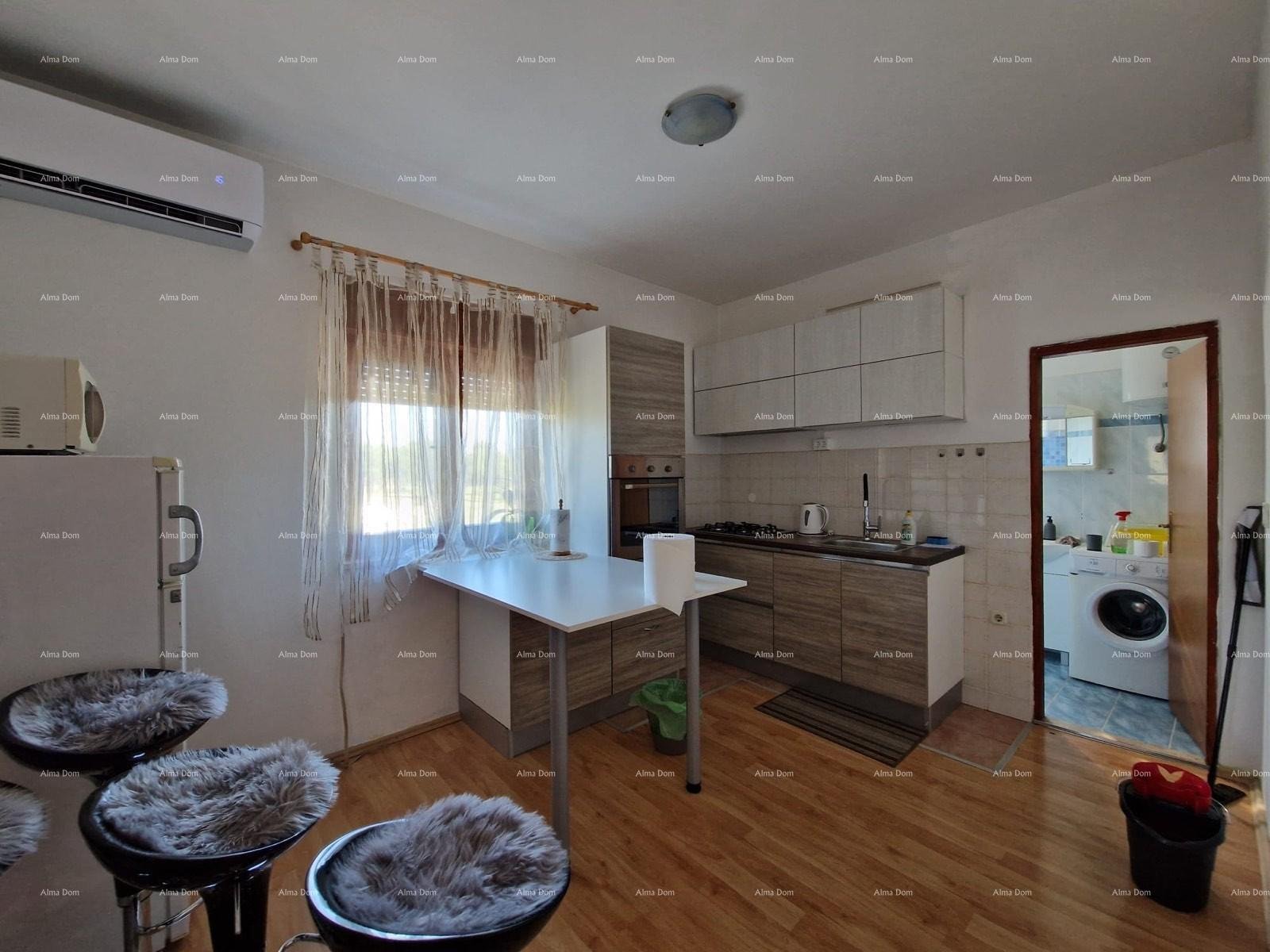 Haus Freistehendes Haus mit zwei Wohnungen, 181 m2, Banjole zu verkaufen