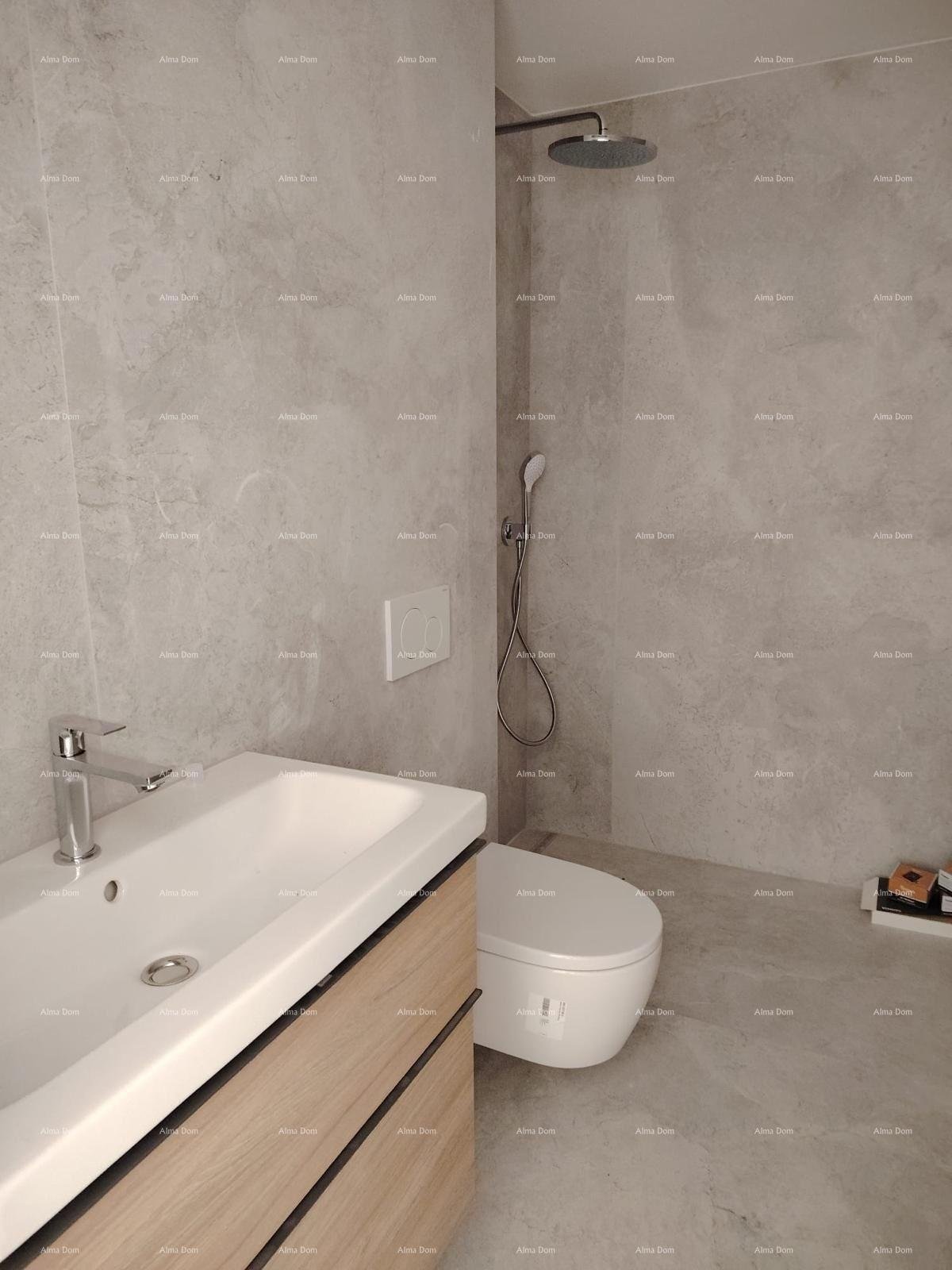 Wohnung Wohnungen zum Verkauf in einem Wohn- und Geschäftshaus mit Meerblick, Zentrum von Umag! / S9a