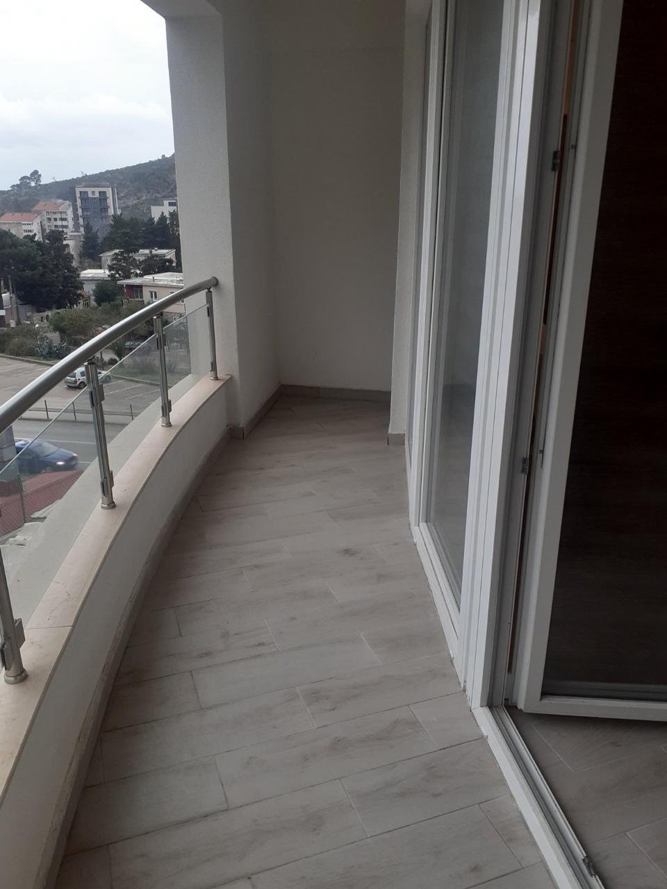 ‍‍ The apartment is located in Sutomore, Bar Municipality. Tivat airport is 49km away and Podgorica airport is 37km away from the apartment. The ap...