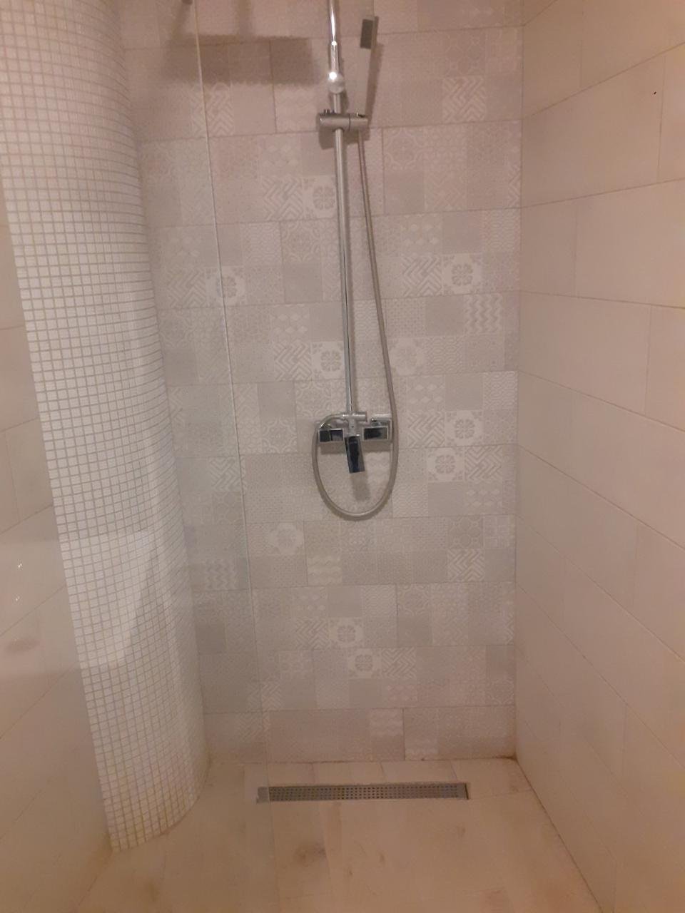 ‍‍ The apartment is located in Sutomore, Bar Municipality. Tivat airport is 49km away and Podgorica airport is 37km away from the apartment. The ap...