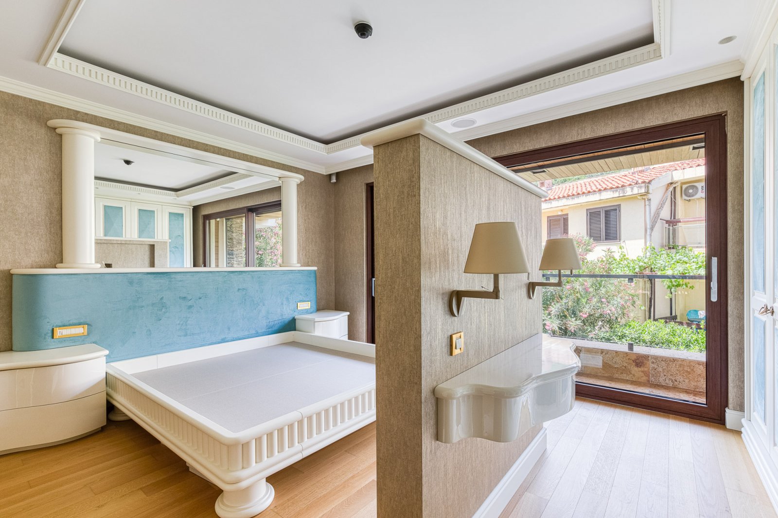 Luxurious One-Bedroom Apartment with Designer Interior<br><br><p>For sale: a luxurious 115-square-meter apartment in Budva, with designer interiors... 