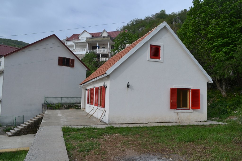 Cozy house 78m2 in Cetinje, Ugni<br><br><p>Cozy house in Cetinje, Ugnji	 We present to your attention a cozy house with an area of ​​78 m², located...