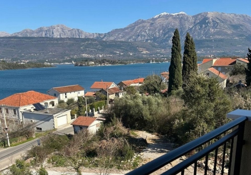 Boka Bay of Kotor, Tivat Riviera, Krasici-Bogisici district.Apartments in a new residential buildingThe distance to the sea is 70m.Sea viewIn total...