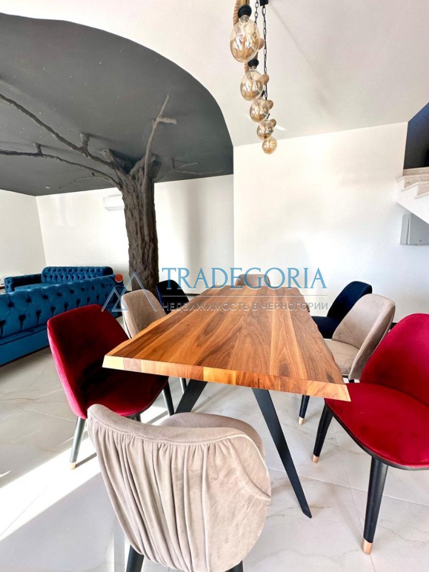 <p>Spacious villa with sea views and a swimming pool in Uteha, just 100 meters from the beach!</p><div> The house area is 250 m2</div><div> Plot ar...