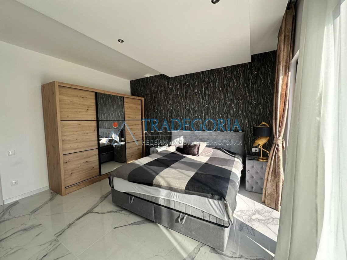 <p>Spacious villa with sea views and a swimming pool in Uteha, just 100 meters from the beach!</p><div> The house area is 250 m2</div><div> Plot ar...