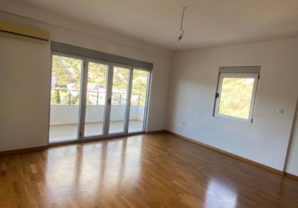 Budva Riviera, Rafailovici district. Two-bedroom apartmentThe distance to the sea is 300mMountain viewThe area is 83 sq.m.There are two bedroomsThe...