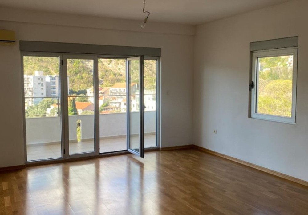 Budva Riviera, Rafailovici district. Two-bedroom apartmentThe distance to the sea is 300mMountain viewThe area is 83 sq.m.There are two bedroomsThe...