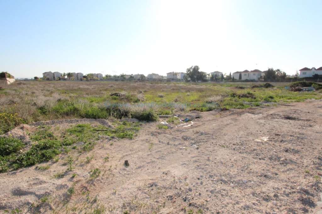 Residential plot in Ayia Thekla with planning permission in place for 26 detached properties - LTHK126.<br /><br />This 16,288m2 plot has a 20% build 