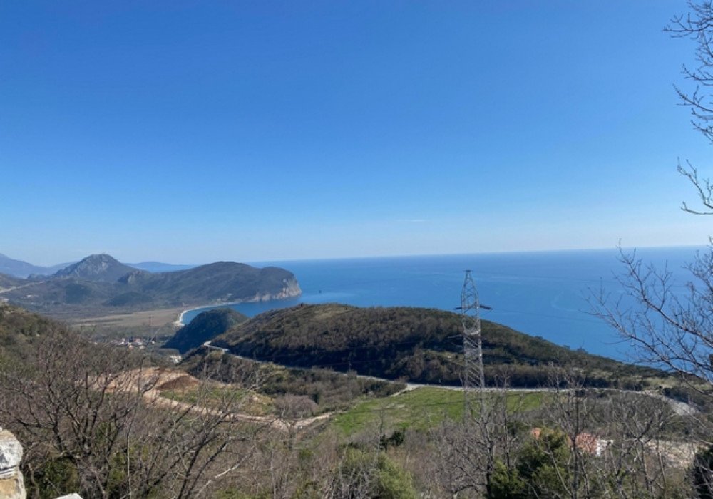 budva: Land area:- the first 2888 sq.m.- the second 3026 sq.m.On each site, it is possible to build an elite settlement of nine four-storey houses, with a... 