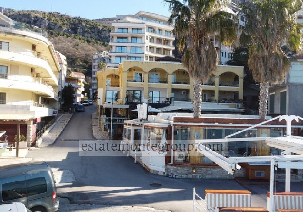 Budva Riviera, Rafailovichi district. New residential six-story building.Distance to the sea - 150m.Floors 8, including:- residential floors 6- two...