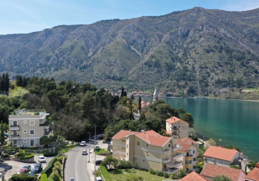 Boka Kotorska bay, Dobrota area. Small apartment house under construction with a luxury swimming pool.The construction completion date is December ...