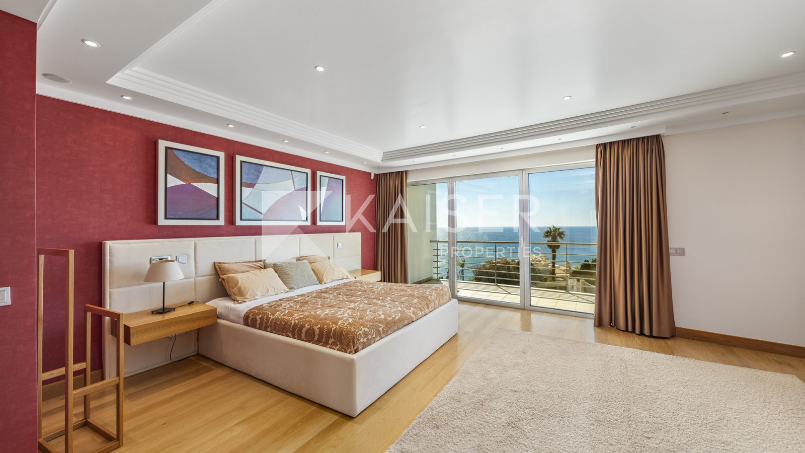 Video | Virtual Tour | Homestaging
Diese prächtige Villa mit moderner Architektur und einem fantastischen 360-Grad-Blick über Land und Meer liegt in e