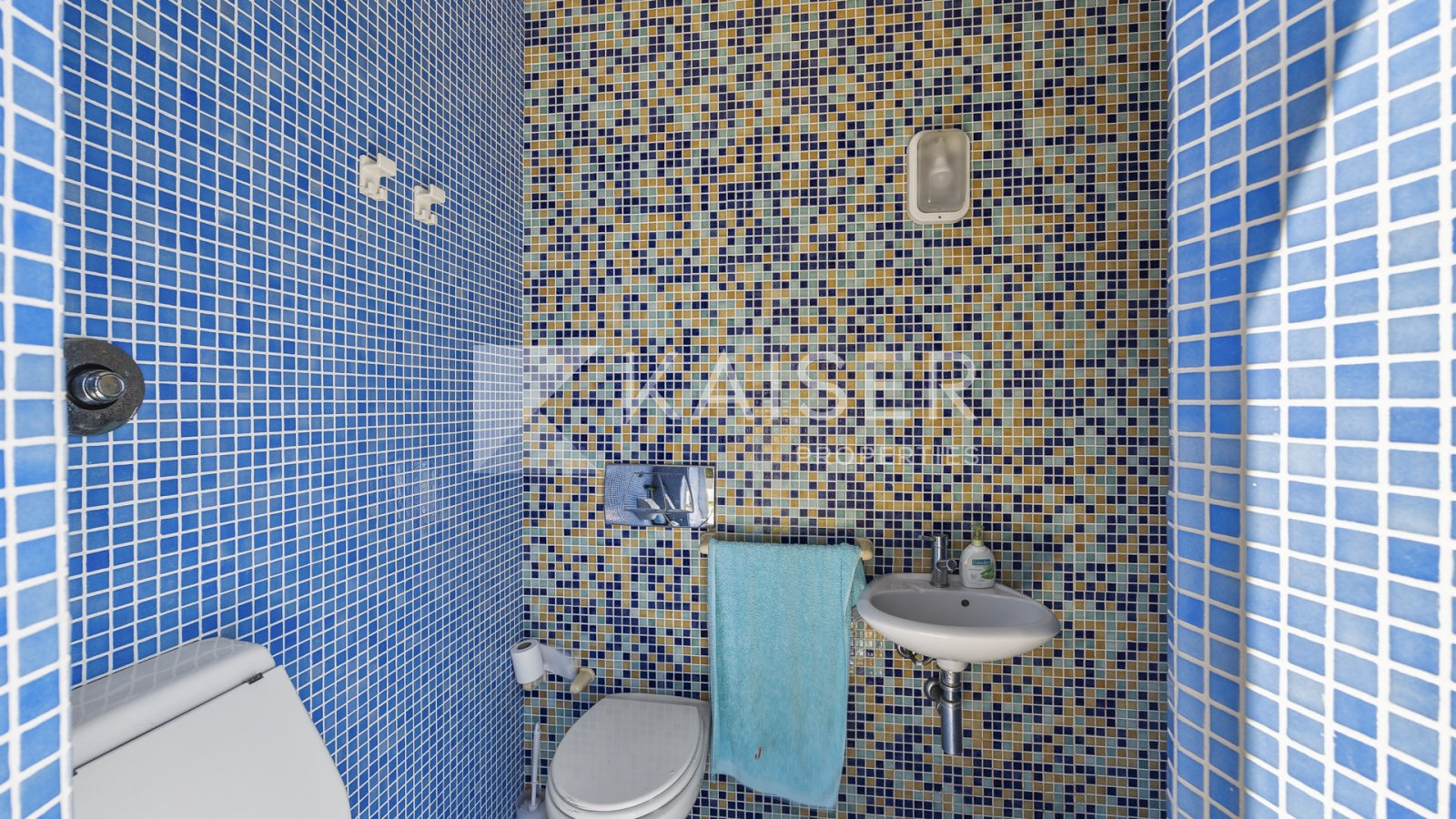 Video | Virtual Tour | Homestaging
Diese prächtige Villa mit moderner Architektur und einem fantastischen 360-Grad-Blick über Land und Meer liegt in e