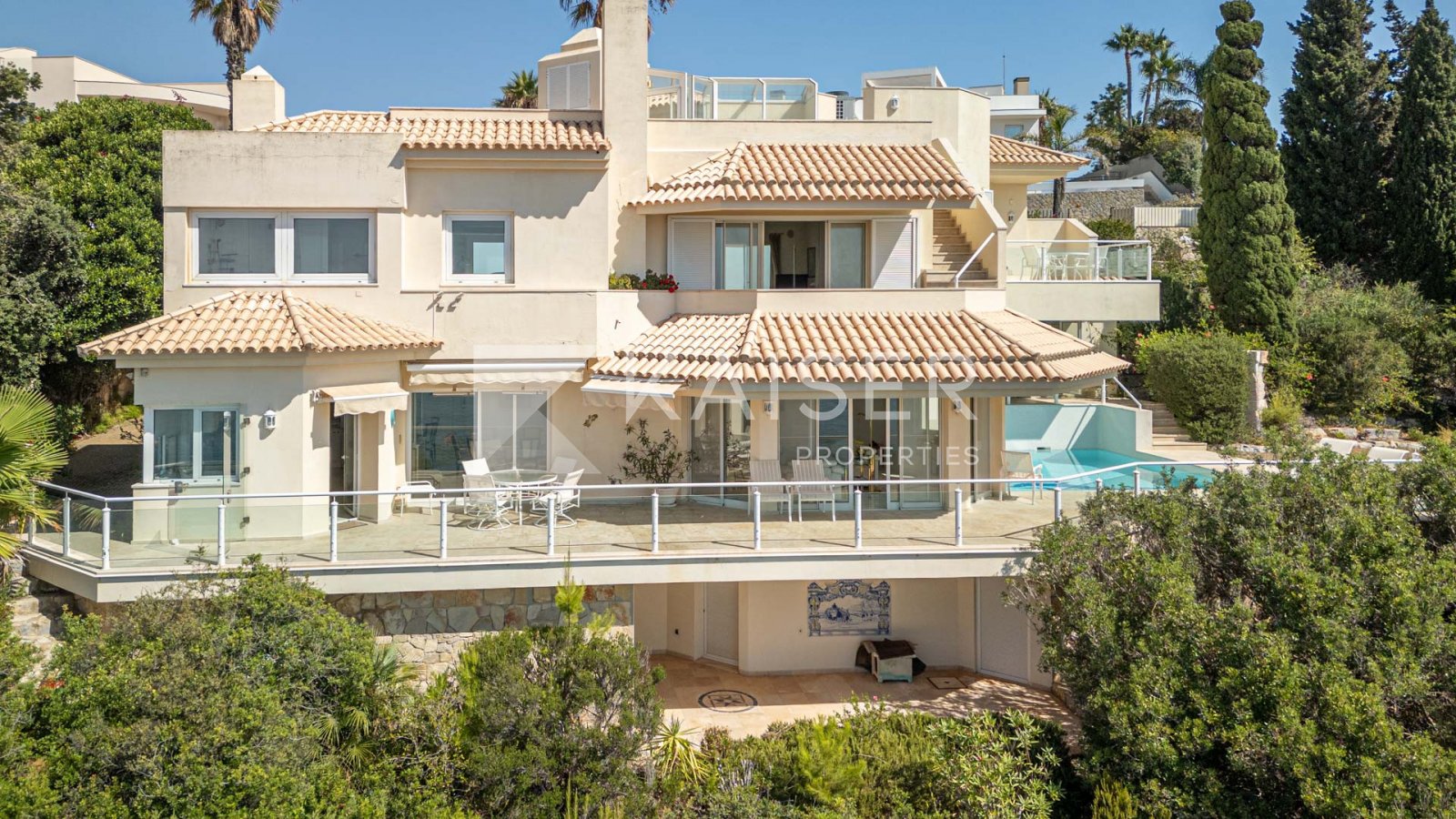 Virtuelle Tour | Video | Home Staging
Einzigartige Villa mit atemberaubendem Meerblick von jeder Etage, in einer der begehrtesten Gegenden von Albufei