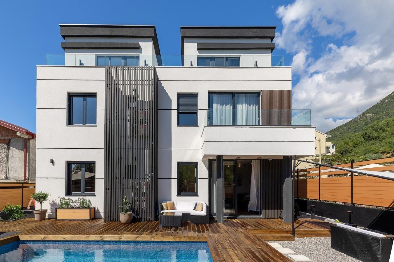 ‍‍LOCATIONThis apartment is located in Kotor Municipality, 16km away from Kotor Center and 6km from Budva Center. The sea and the beach are 9km awa...