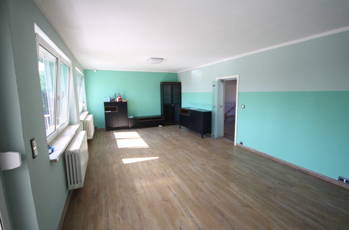 Doppelhaushälfte im Bungalowstil mit Einliegerwohnung in Halle-Büschdorf