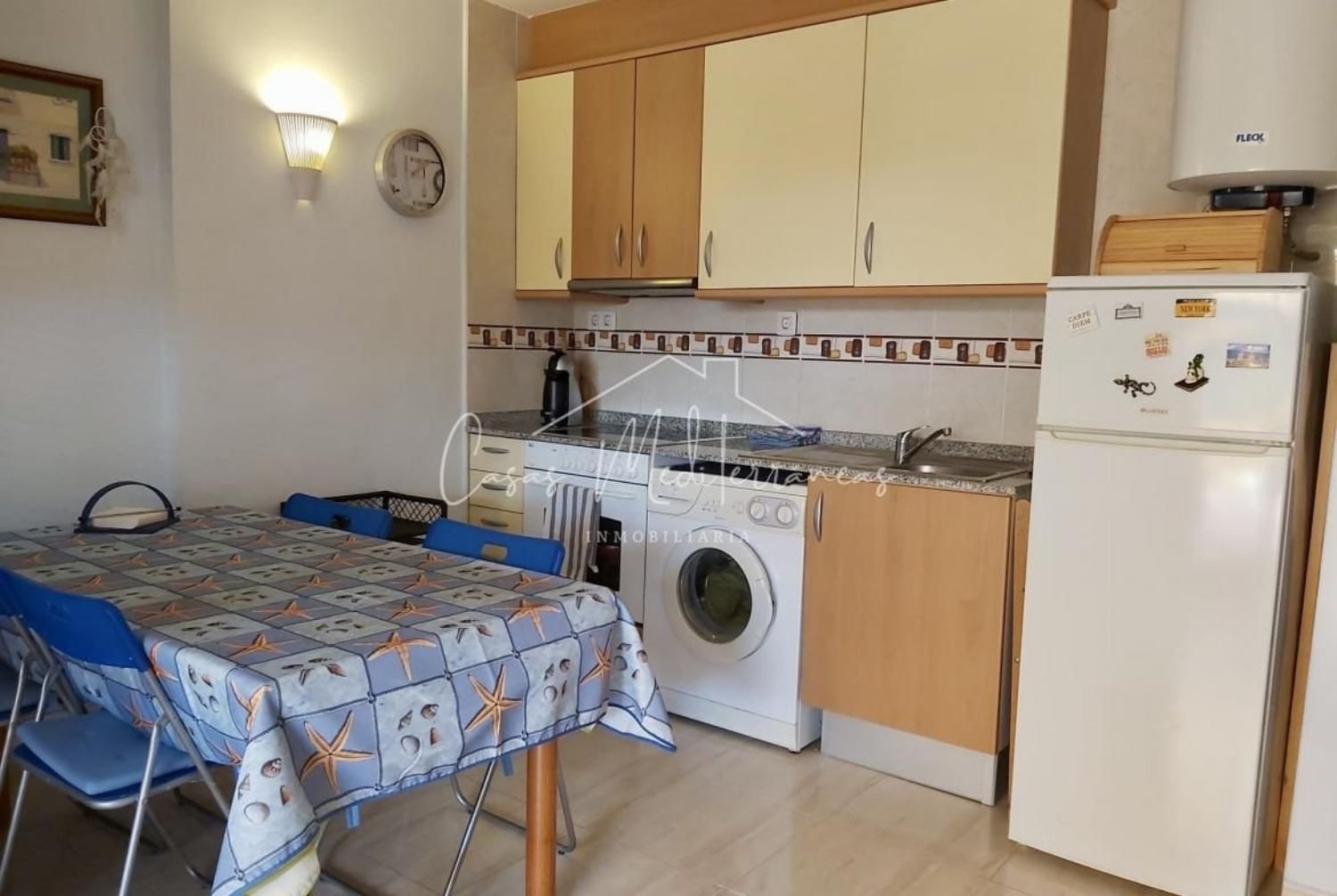 Studio for sale in a quiet area, just 500 meters from the beach.

The property has an area of 49m2 distributed in a living room with access to a terra