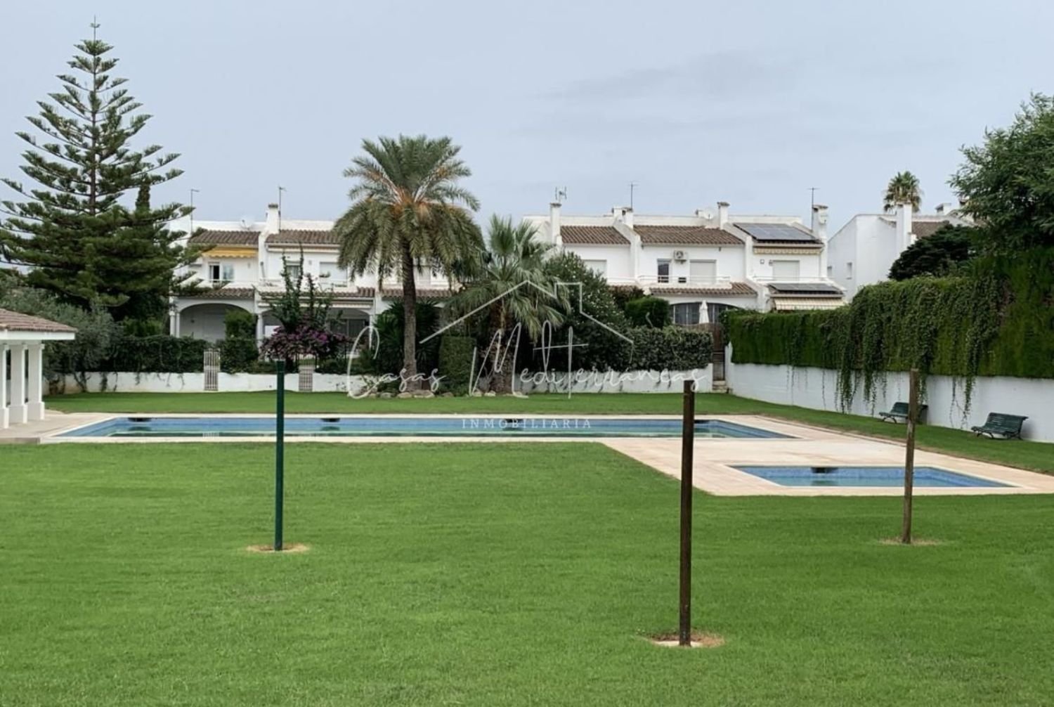 Cambrils: Spectacular semi-detached house for sale of 250m2 built, renovated with high quality finishes. It has 4 bedrooms and 3 full bathrooms, perfect for a l 