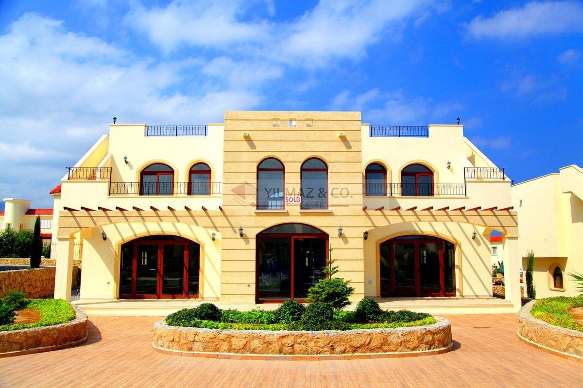 Triplex-Villa in Kyrenia Esentepe zu verkaufen / 1/3 der Villa außen