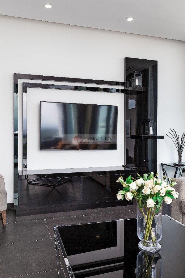 Baujahr 2015 / 1. Stock / Fußbodenheizung in Bädern / Apartment im Zentrum von Kyrenia zu verkaufen