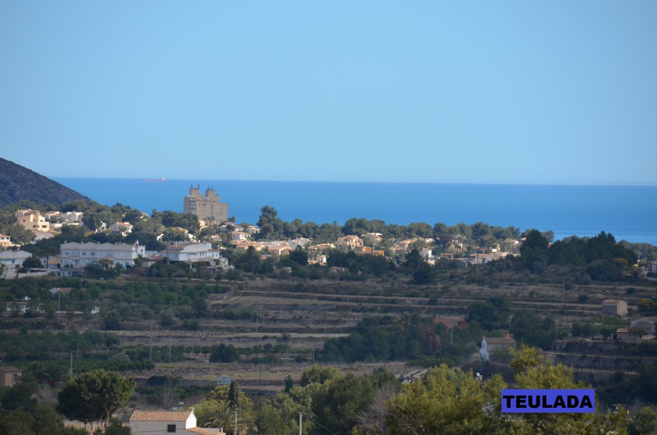 Well priced, quite cul de sac plot with a few neighbours, very calm area
Distant sea view
South orientation
Maybe possible to buy more meters from a n 