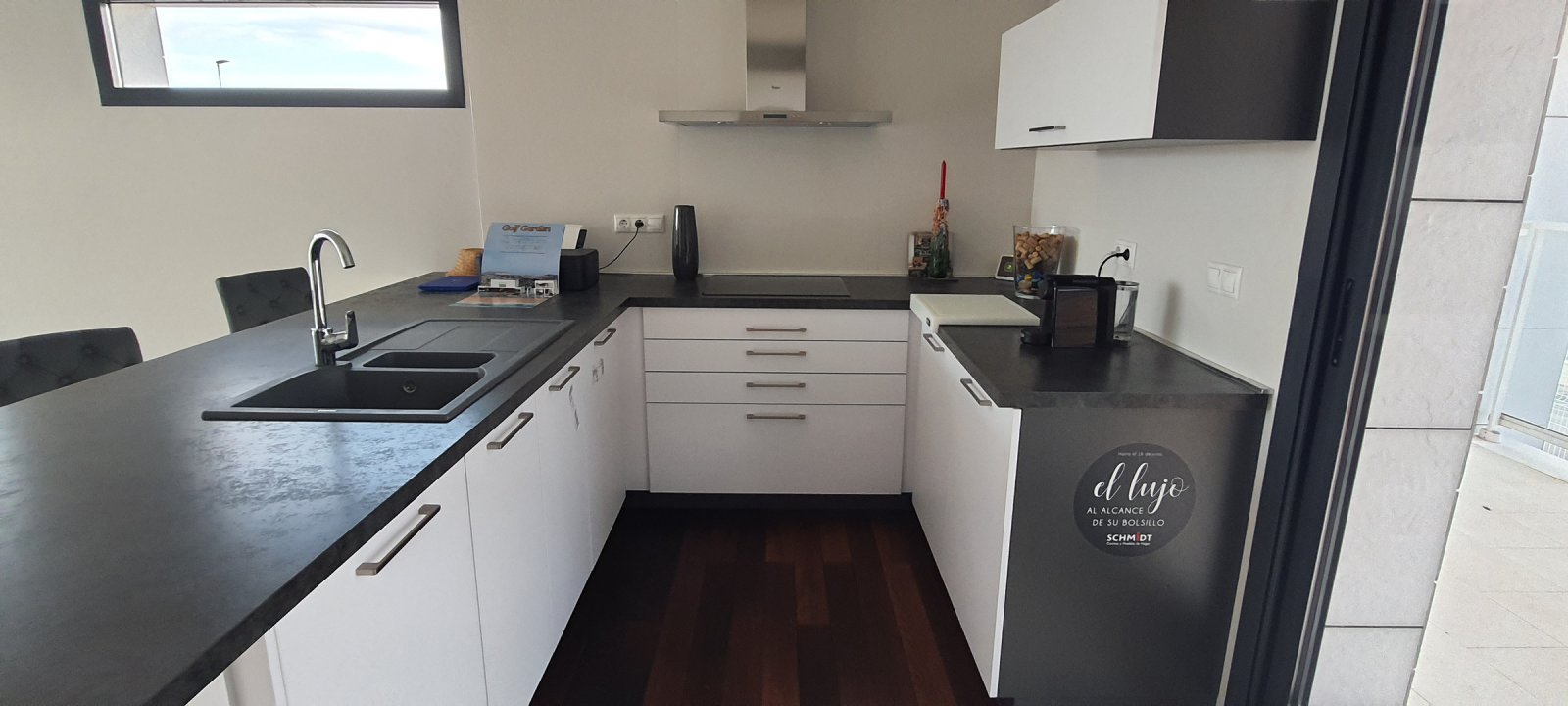 Benidorm: By purchasing real estate in Spain you acquire the resident status there.Our company provides legal and financial support during your purchase and sal 