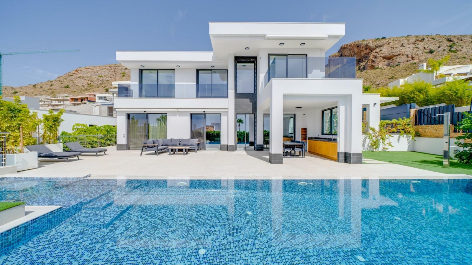 Benidorm: By purchasing real estate in Spain you acquire the resident status there.Our company provides legal and financial support during your purchase and sal 