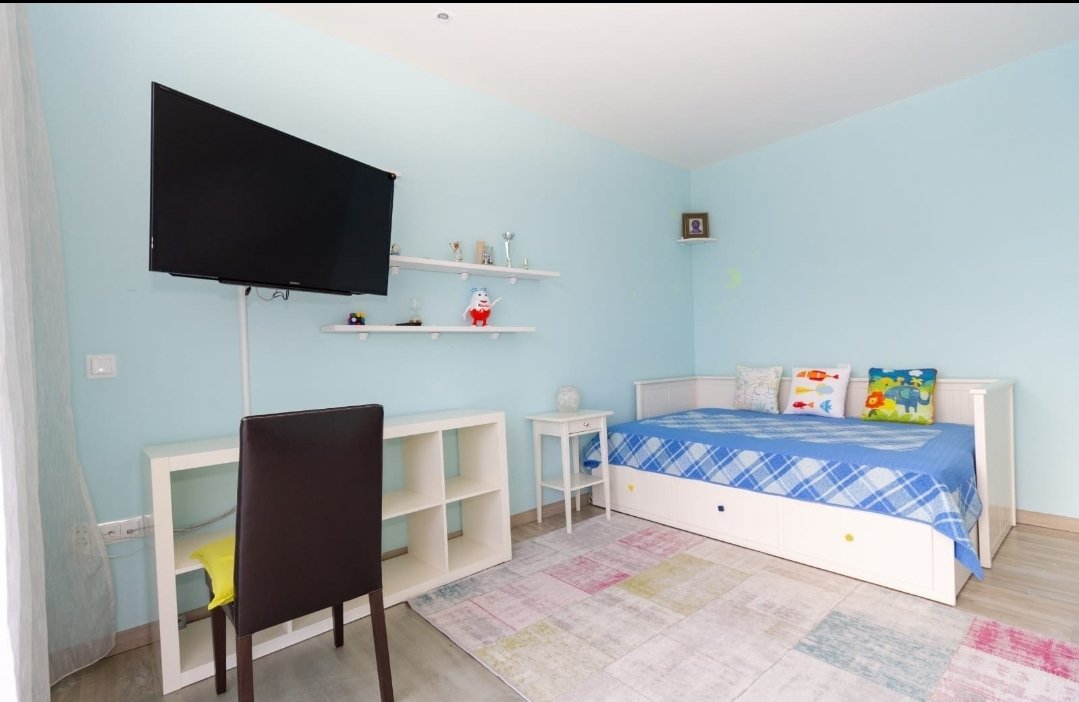 House for sale with an area of 170 m2 in the town of Benijofar. The house has three bedrooms, two bathrooms, a living room with a fireplace combined w