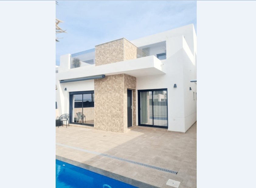 Представляем виллу в Бенихофар с потрясающими видами.Бенихофар - уютный город, расположенный на побережье Коста Бланка. Уникальное место для желающих 